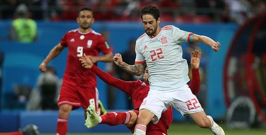 إسبانيا تحتفل بتخطى المقاومة الإيرانية.. ولاعبو المغرب يسخرون من طلب الحكم الحصول على قميص رونالدو.. و«فيفا»: لم يحدث