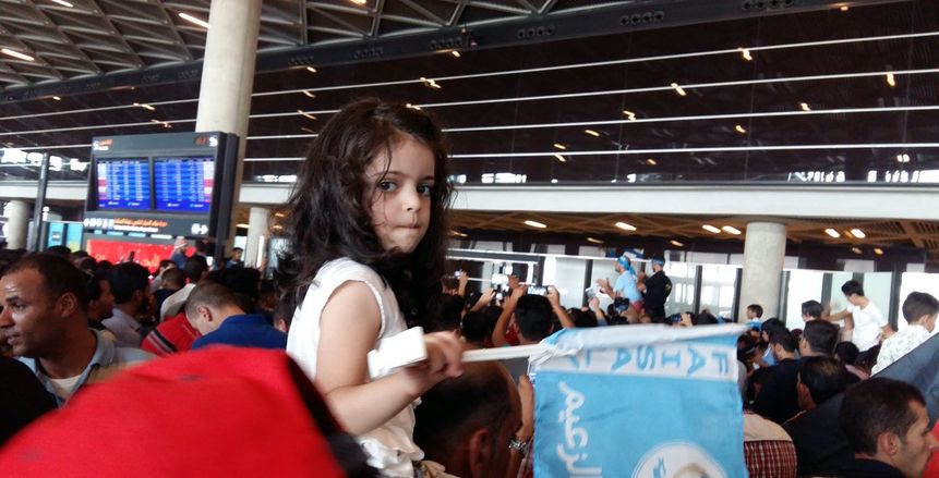 بالصور| المئات ينتظرون وصول الفيصلي للأردن
