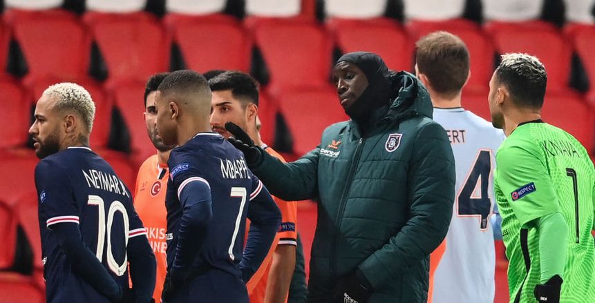 باشاك شهير يرفض استكمال مباراة باريس لحين طرد الحكم العنصري