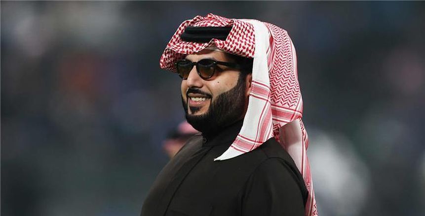 تركي آل الشيخ يدعو أهالي أسرتي مشجعات الأهلي لأداء مناسك العمره