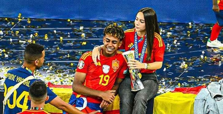 بعد ظهورها المفاجئ.. من هي أليكس باديلا‎ صديقة لامين يامال؟