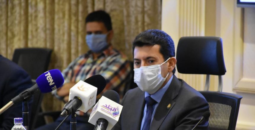 وزير الشباب والرياضة يوافق على استئناف المشروع القومي للاسكواش