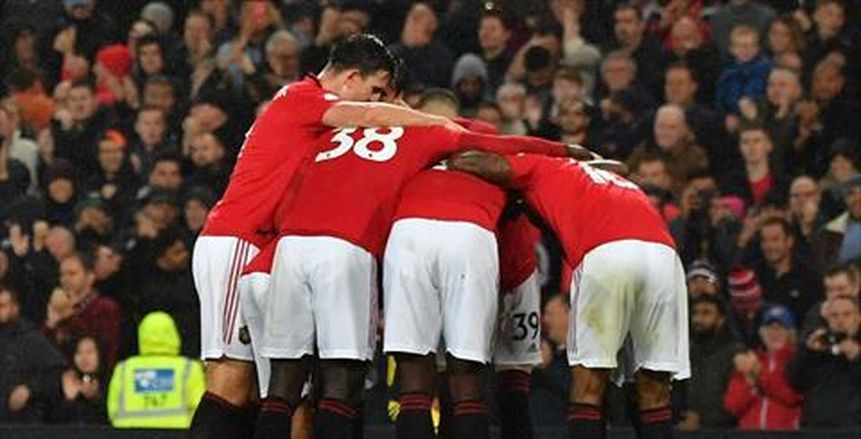 قمة مانشستر يونايتد وليفربول: غيابات تضرب الشياطين الحمر والريدز كامل العدد بعودة صلاح