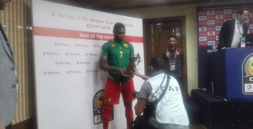 فرانك إيفينا أفضل لاعب في مباراة مالي والكاميرون