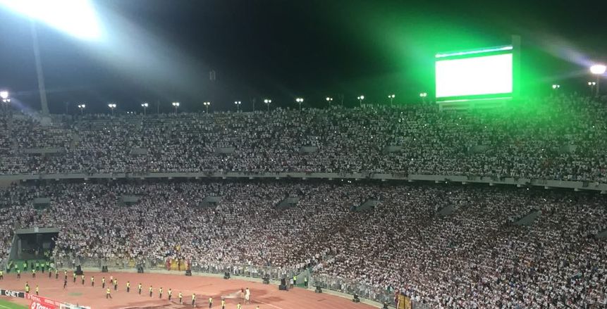خاص بالفيديو| شاهد فرحة جمهور الزمالك بعد هدف محمود علاء أمام نهضة بركان