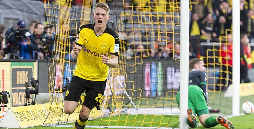 توتنهام يسعى للتعاقد مع مدافع بوروسيا دورتموند