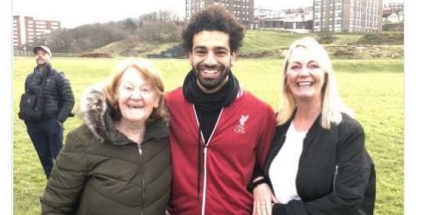 مشجع ليفربولى يكشف عن فرحة جدته بسبب مقابلة محمد صلاح