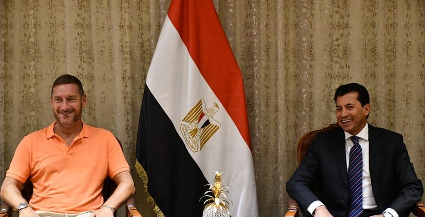 وزير الرياضة يلتقي النجم الإيطالي فرانشيسكو توتي بالعاصمة الإدارية