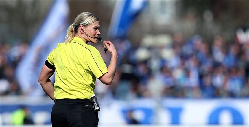بالصور| "بيبيانا ستينهاوس" تتدخل التاريخ كأول حكمة لمباراة رسمية في الدوري الألماني