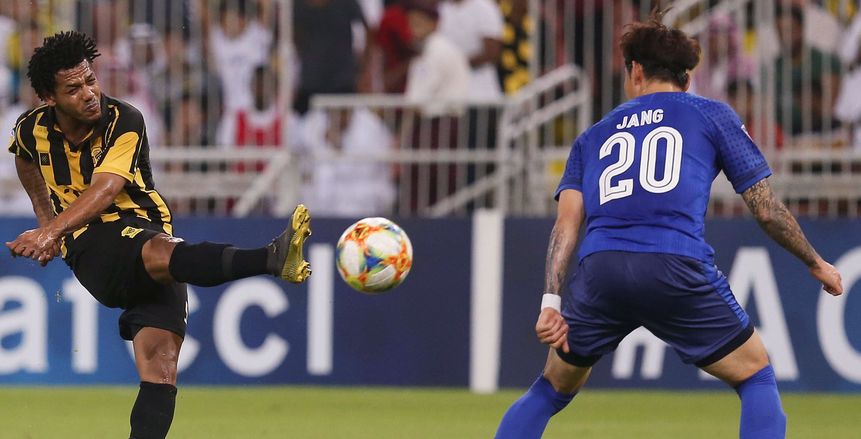في شوط أول مُثير.. الاتحاد يتعادل إيجابيًا أمام الهلال 1-1 في كلاسيكو آسيا
