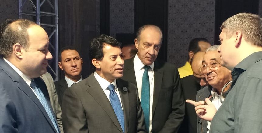 وزير الرياضة يوجه بتشكيل فريق لمتابعة حالة السباحة شذى نجم