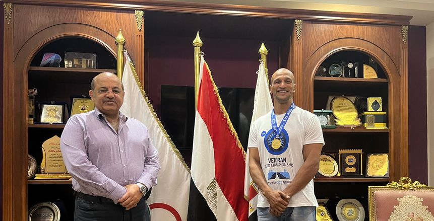 اللجنة الأولمبية تكرم كرم جابر بعد حصوله على ذهبية بطولة العالم لرواد المصارعة