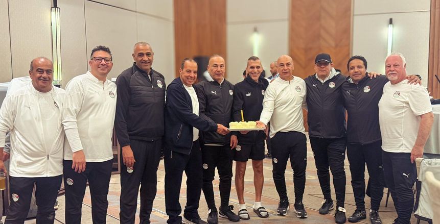 أسرة إبراهيم حسن تستقبله في مطار القاهرة عقب عودة بعثة المنتخب من المغرب (فيديو)