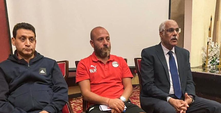 جمال علام وأبو الوفا يجتمعان بمنتخب الشباب قبل السفر إلى تونس