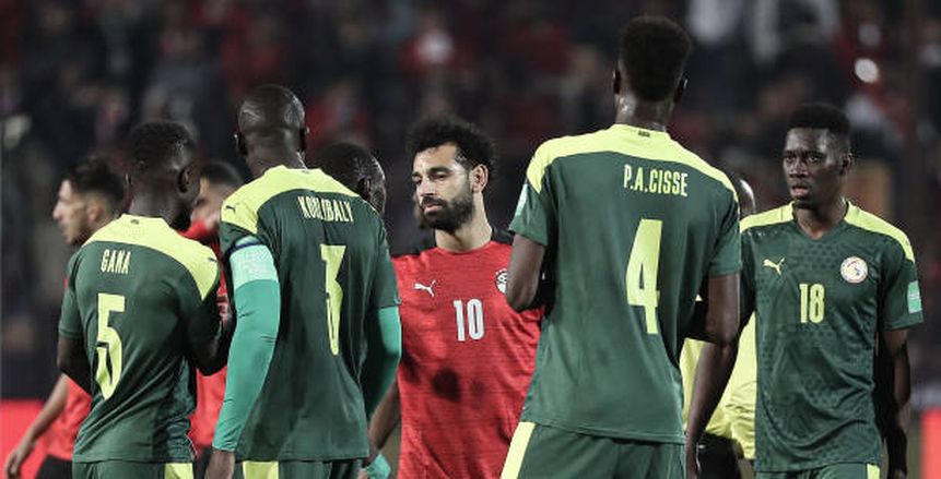 محمد صلاح يحذر اللاعبين.. ماذا يدور في غرفة ملابس المنتخب قبل لقاء السنغال؟