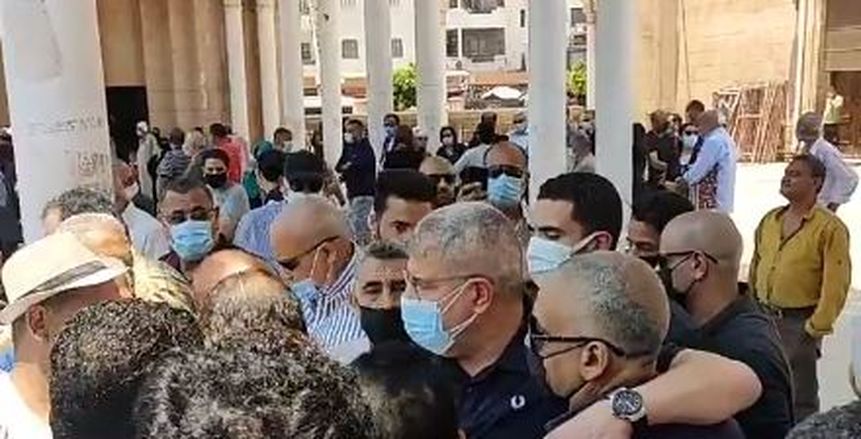 العامري فاروق وياسر ريان أبرز الحضور في جنازة شقيق أحمد شوبير (فيديو وصور)