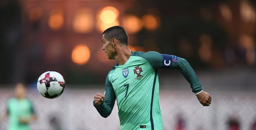 "رونالدو" أبلغ زملائه في المنتخب بأنه راحل عن ريال مدريد