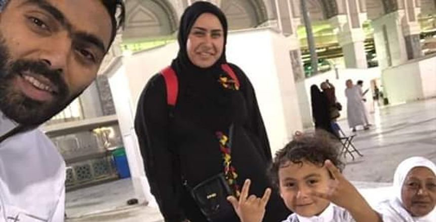 بالصور.. حسين الشحات يستغل راحة الأهلي ويؤدي مناسك العمرة