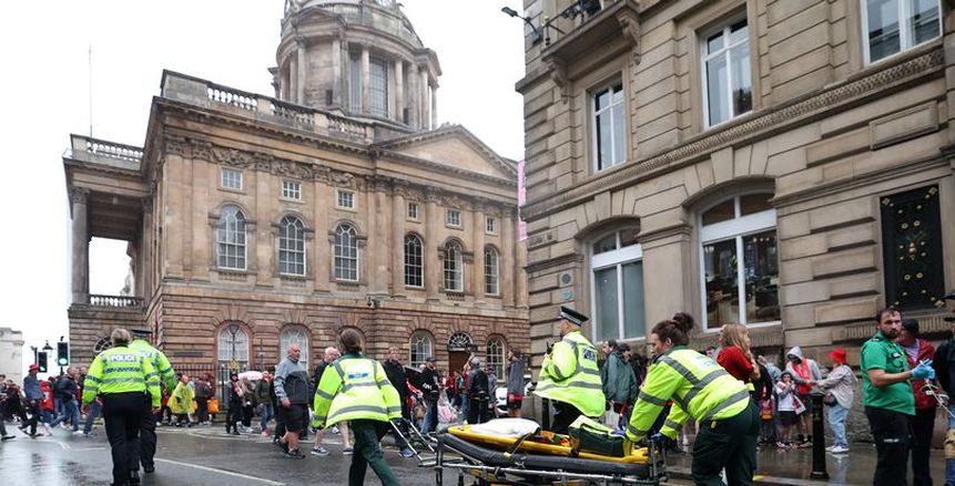 حادث دهس لمشجعي ليفربول أثناء احتفالات التتويج بالدوري الإنجليزي