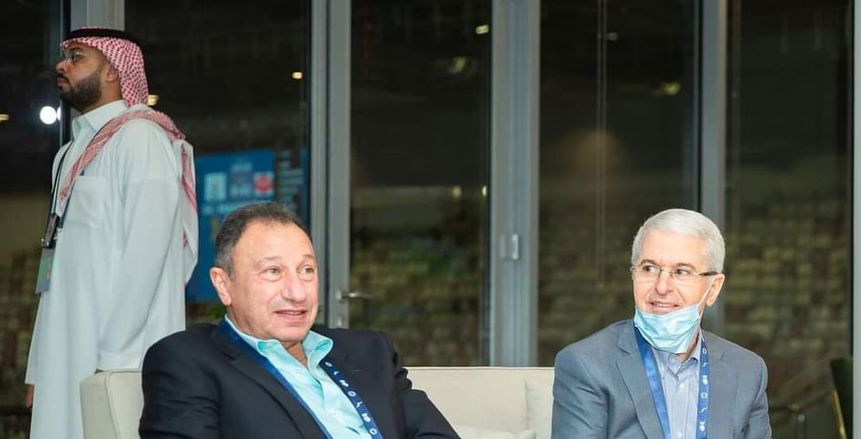 الاتحاد السعودي لكرة اليد يكرم محمود الخطيب.. ويهديه كأسا خاصا