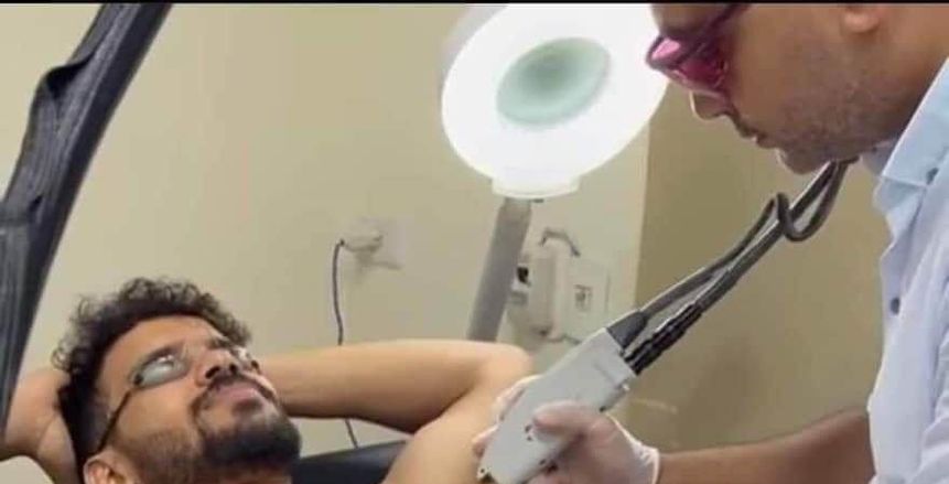مرتضى منصور يوجه بتوقيع غرامات على ثنائي الزمالك بسبب «جلسة إزالة الشعر»