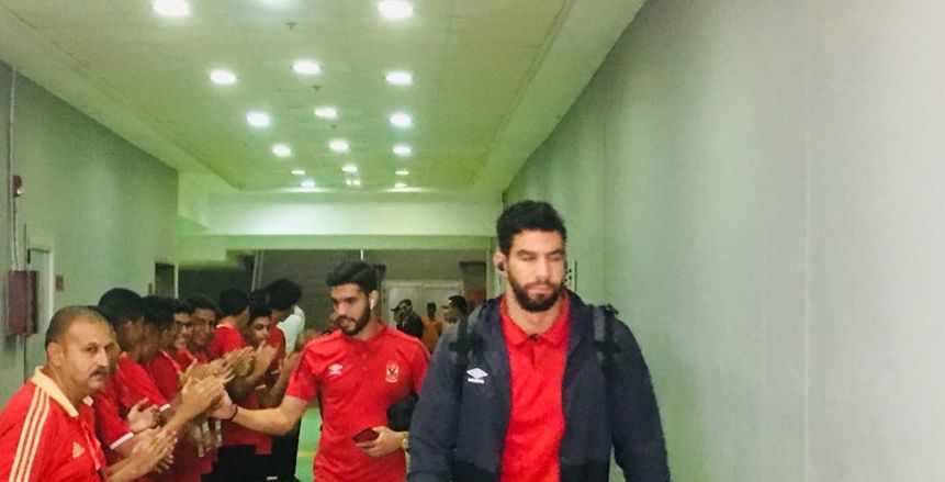 بالصور.. وصول الأهلي وكانو سبورت وطاقم التحكيم لبرج العرب.. وإقبال جماهيري ضعيف