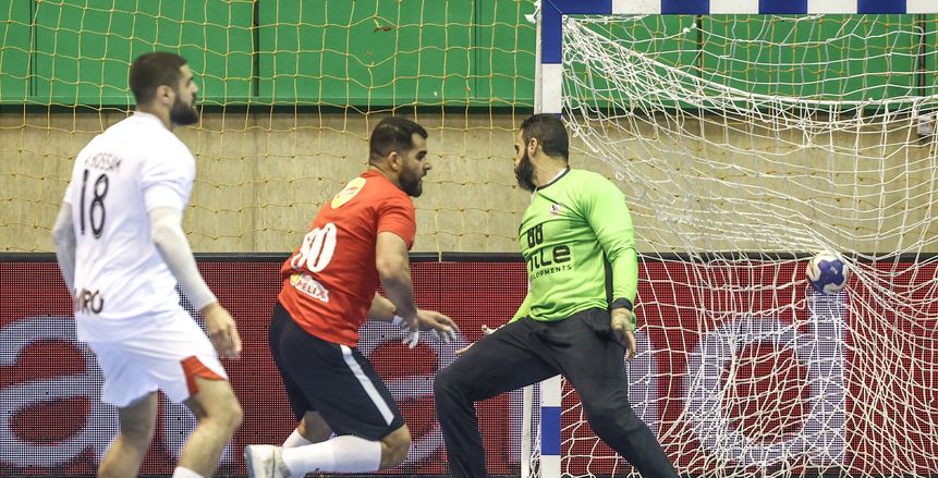 الأهلي يتفوق على الزمالك في الشوط الأول بنهائي بطولة افريقيا لكرة اليد