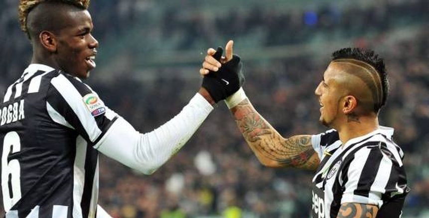برشلونة يسعى للجمع بين «بوجبا وفيدال» من جديد