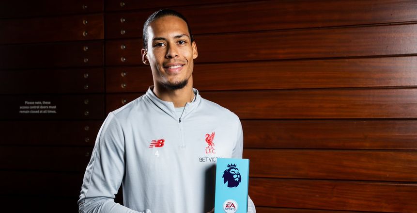 رسميا.. فان دايك يفوز بجائزة أفضل لاعب في الدوري الإنجليزي ويتفوق على صلاح
