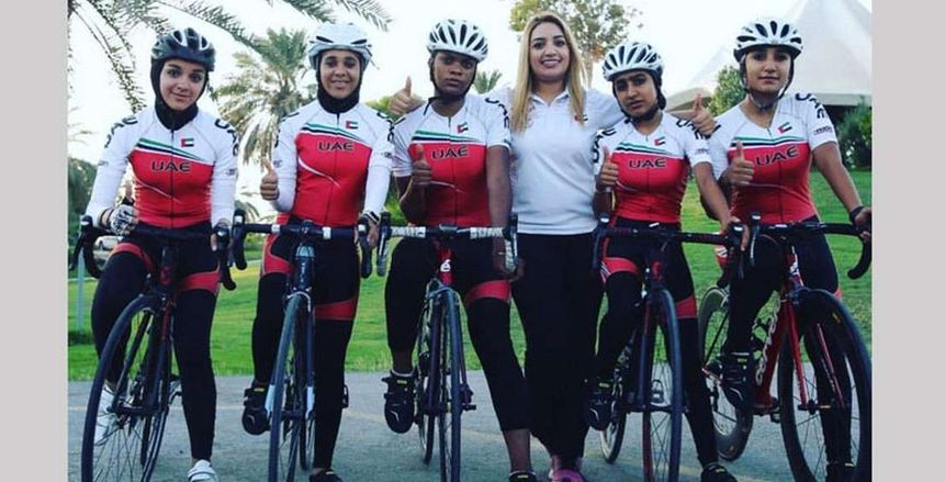 رئيس الهيئة الرياضية الإماراتية يطمئن على  منتخب السيدات بعد الحادث