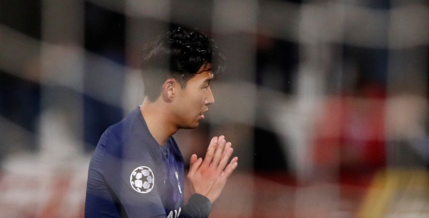 لاعب توتنهام يوجه اعتذارًا لـ جوميز بعد هدفه في شباك ريد ستار (فيديو)