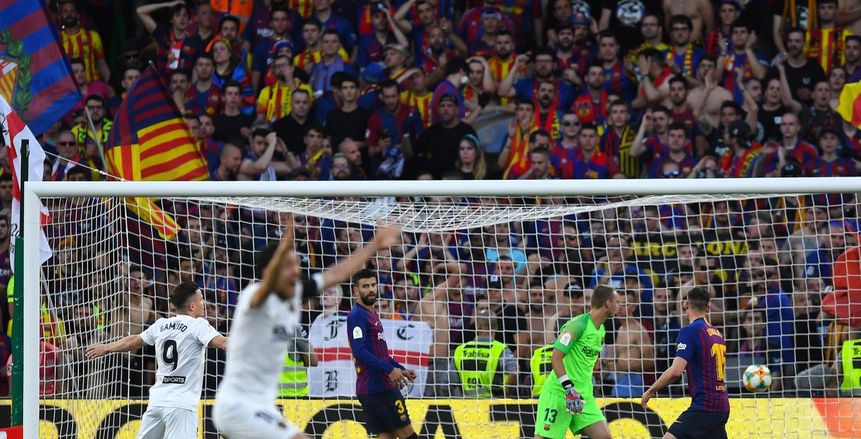 بالفيديو| انتكاسة جديدة لبرشلونة.. فالنسيا يتوج بكأس ملك إسبانيا
