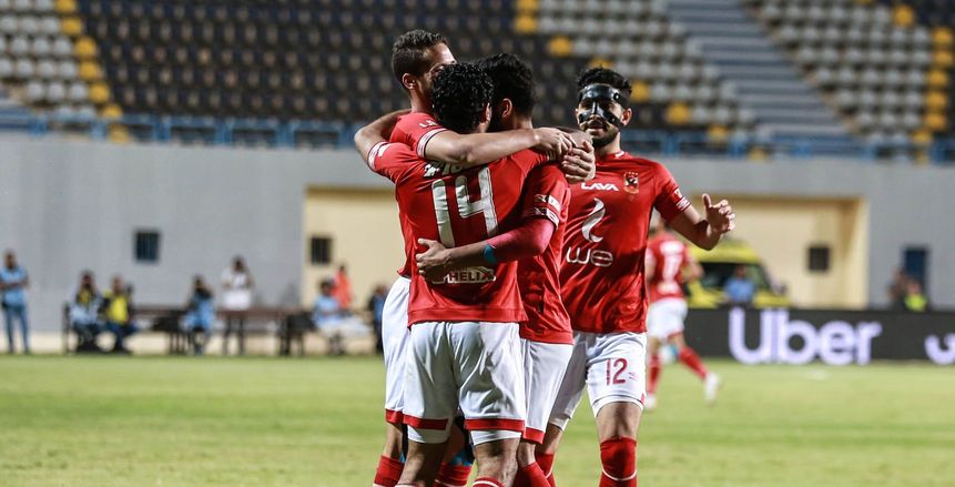 الأهلي يغرد منفردا في صدارة الدوري المصري بثنائية في شباك إنبي