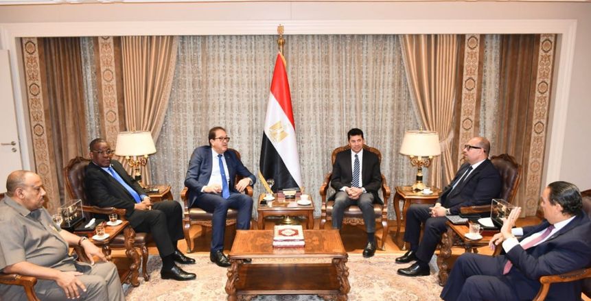 وزير الرياضة يُنهي الخلاف بين «الأنوكا» و«الأوكسا» ويؤكد وحدة الصف الرياضي الأفريقي