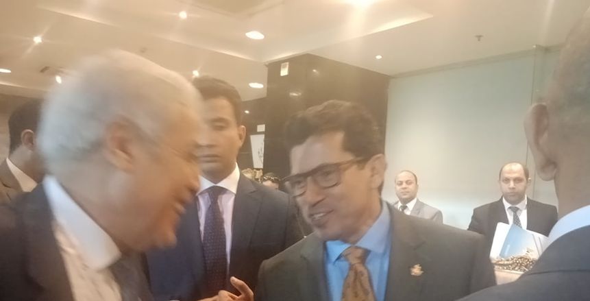 بالصور.. أشرف صبحي يشاهد مباراة الجزائر وكينيا من مدرجات الدفاع الجوي