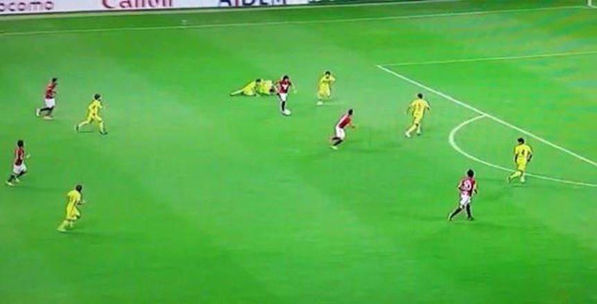 بالفيديو| لاعب ياباني يسجل هدفا خرافيا على طريقة ميسي