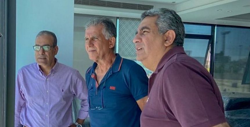 أحمد مجاهد يصطحب كيروش في جولة بمركز المنتخبات «صور»