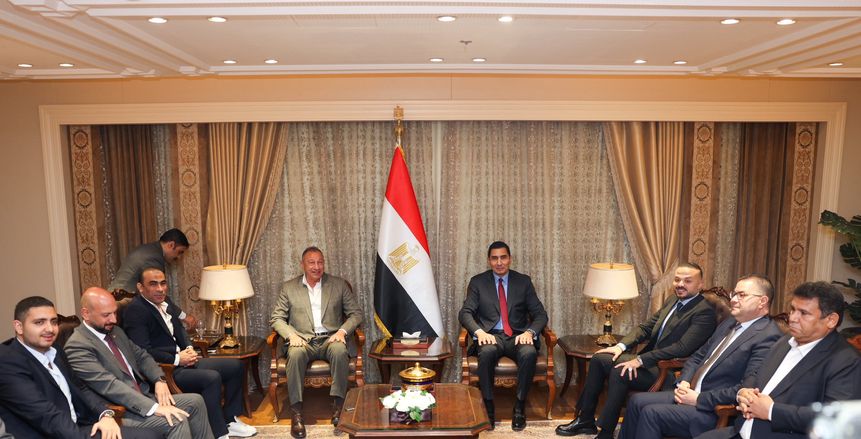 مجلس الأهلي يهنئ جوهر نبيل في مقر الوزارة بالعاصمة الجديدة
