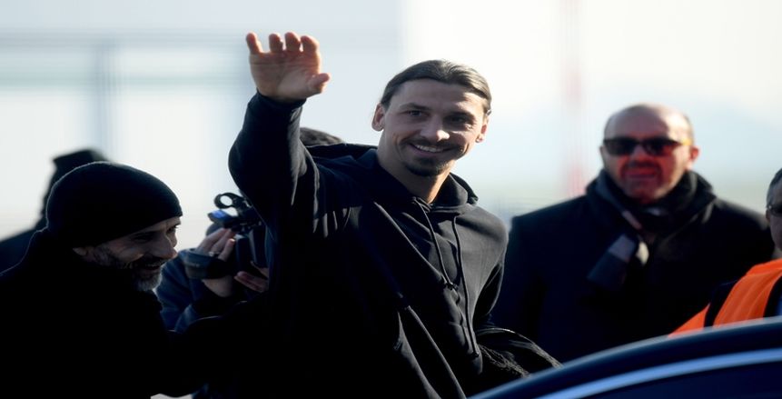 قبل ظهوره الأول مع ميلان.. تحطيم تمثال إبراهيموفيتش في السويد