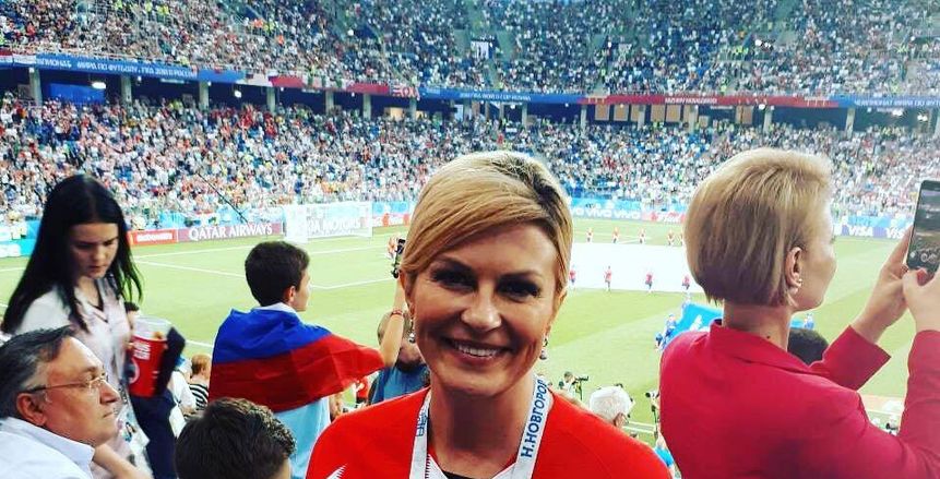 بالفيديو| الجماهير الكرواتية تدعم المنتخب أمام شرفة رئيسة البلاد