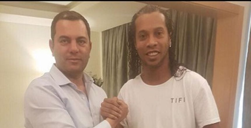 "رونالدينيو" يصل القاهرة الليلة ويدشن مؤسسته الخيرية