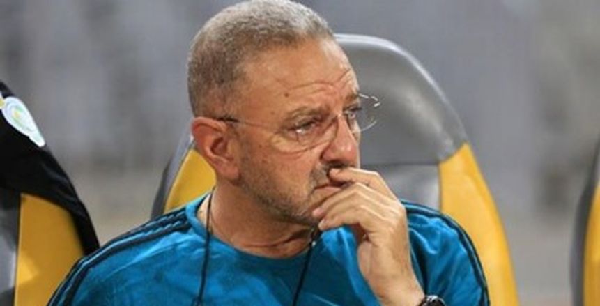 طلعت يوسف يجتمع بالجهاز الفنى والإدارى لسموحه