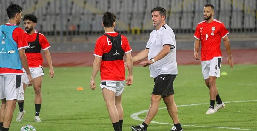 فيتوريا يقود المران الأول للمنتخب الوطني باستاد برج العرب
