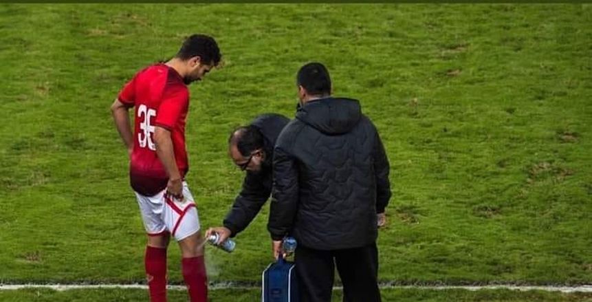 شاهد عيان يبرئ طبيب الأهلي من أزمة إصابة محمد محمود