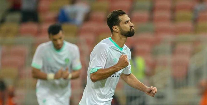 بالفيديو| تمريرة سحرية من عبدالله السعيد تضع الأهلي في المقدمة أمام الهلال