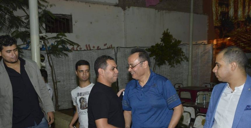 بالصور.. سفير الكاميرون والجماهير في انتظار وصول منتخب بلادهم بمطار القاهرة