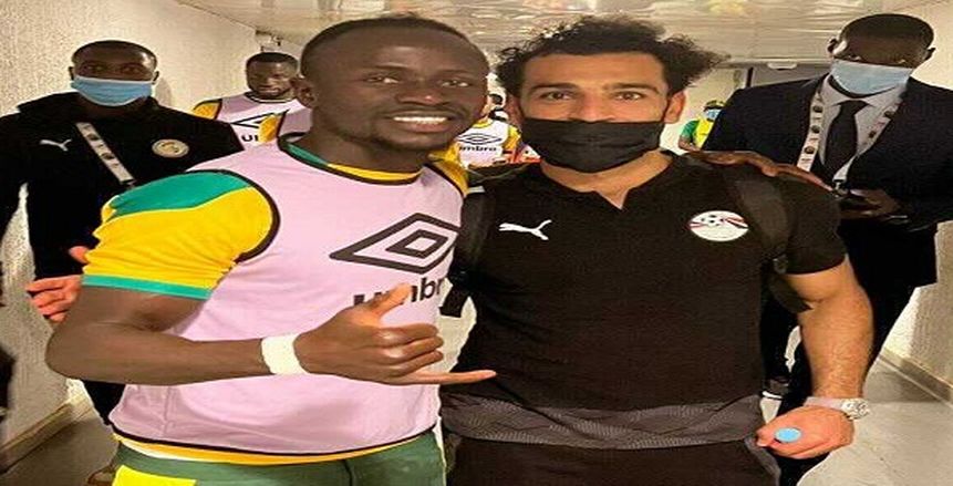 كواليس لقاء صلاح وماني عقب فوز مصر على المغرب.. اطمأن على إصابته