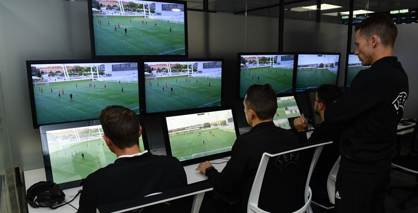 تعديلات القانون "الحلقة 15".. حكم الفيديو المساعد رأيه استشاري في العودة لـ"VAR"
