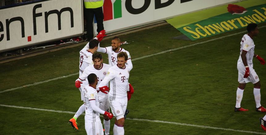 ليفاندوفيسكي يقود بايرن ميونخ لفوز قاتل أمام فرايبورج وسط الثلوج