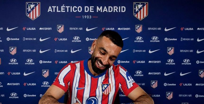 بعد انتشار صورته.. هل انتقل محمد صلاح إلى أتليتكو مدريد؟